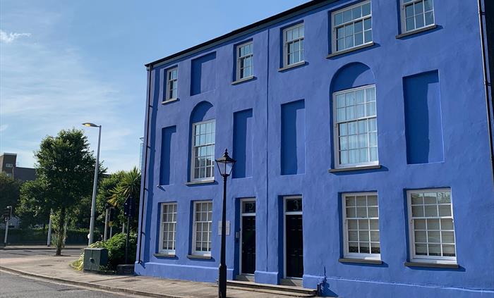 The Georgian Swansea is a luxurious boutique style accommodation located in the centre of Swansea, just a stone's throw away from the beautiful mariti